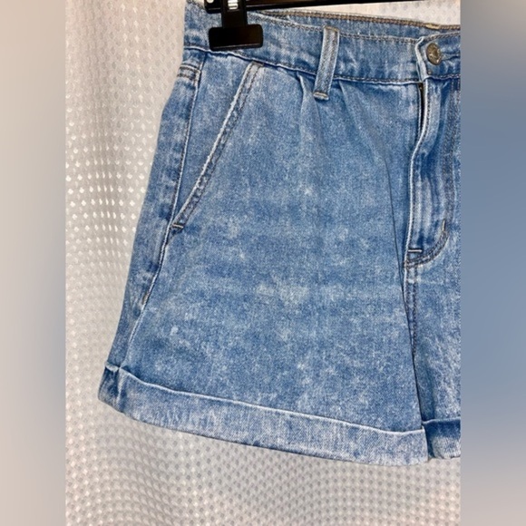 Women’s American Eagle high waisted roll up 90’s Mom jean shorts size 6 - Picture 3 of 14